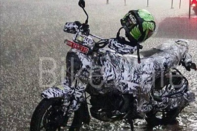 New Bajaj Bike Spotted Testing, Likely To Be A CNG model