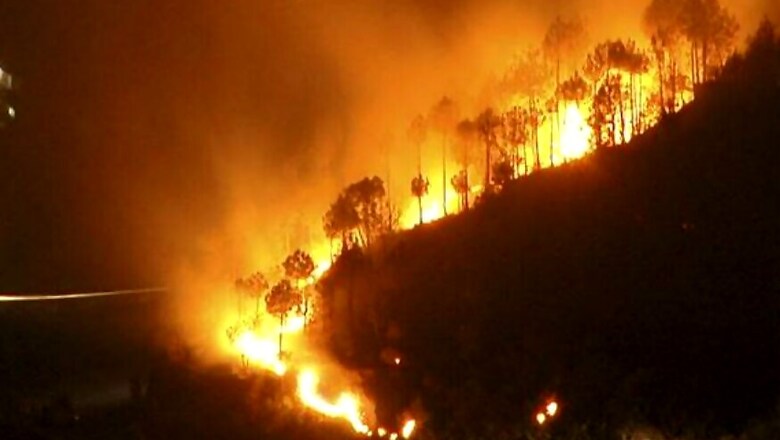 IAF Choppers Pour Over 2.60 Lakh Litres of Water to Control Mt. Abu Wildfire