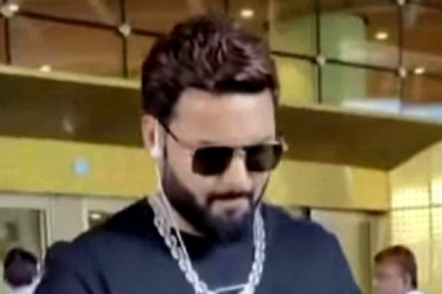 WATCH: Rishabh Pant Spotted in Mumbai Airport, India Wicketkeeper-batter Recovering Well