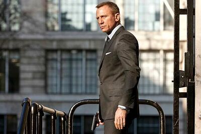 Daniel Craig screams at fan after being photographed