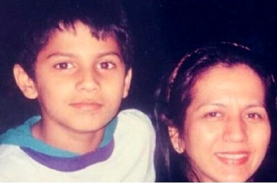 Varun Dhawan Turns Poet for Mom Karuna, Shares Adorable Throwback Pic Amid Coronavirus Lockdown