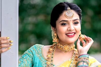 Sreemukhi Exudes Elegance In An Exquisite Green And Yellow Traditional Ensemble