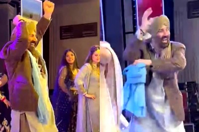 Sunny Deol Dances To Gadar's Main Nikla Gaddi Leke at Karan Deol's Sangeet, Video Goes Viral