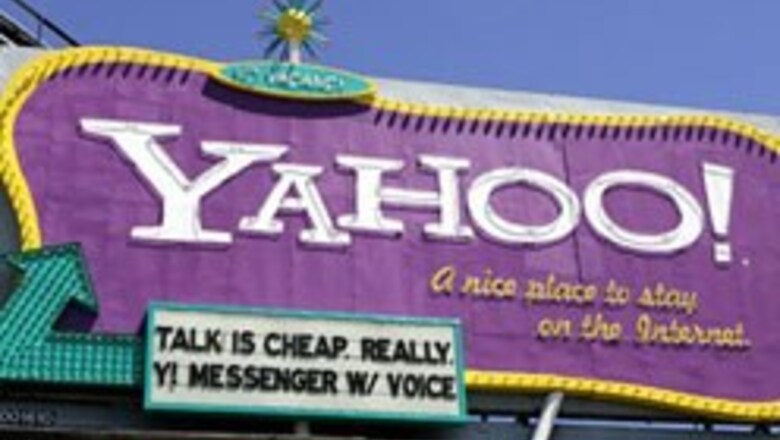 11 music firms sue Yahoo China