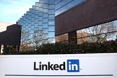 LinkedIn redesigns Android, iPhone apps; to experiment with ads