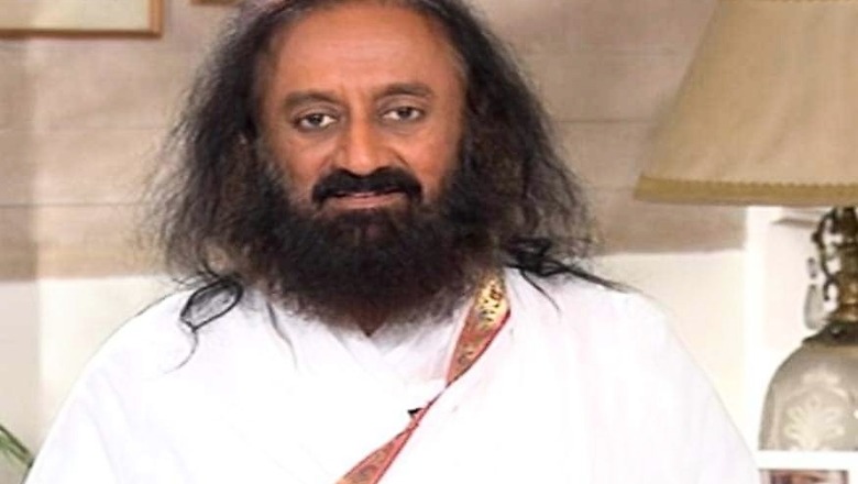 Double Standard to Seek Review of Ayodhya Verdict, Time to Strengthen Economy: Sri Sri Ravi Shankar