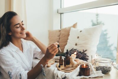 Soothe Itchy Summer Skin with Aromatherapy Oils: Expert Tips and Recommendations