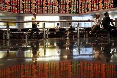 Global Stocks Crumble as More Nations Shut Business to Curb Coronavirus