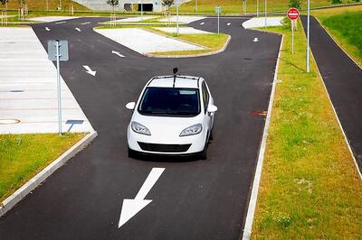 Taxi Aggregators Like Ola and Uber, Self-Driving Cars to Impact Indian Auto Industry: Goenka