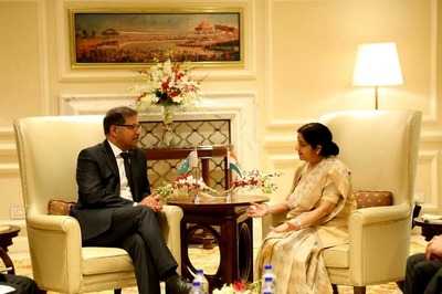 Pak Interim Law Minister Meets Sushma Swaraj, Offers Condolence on Vajpayee’s Death