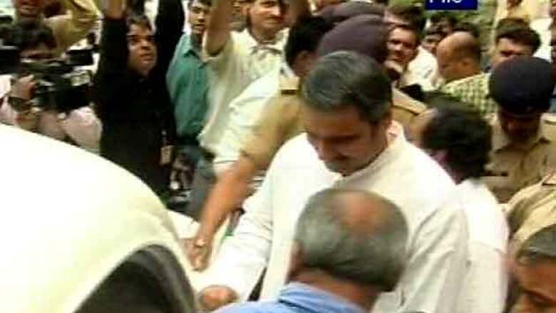 Tamil Nadu: Stones thrown at Anbumani Ramadoss' convoy