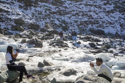 Snow Far, Not So Good! Lower Himalayan Hills Run Dry Even as Winter Hits Peak in North India