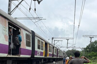 Local Train Derails at Mumbai's CSMT, None Hurt; Harbour Line Services Affected