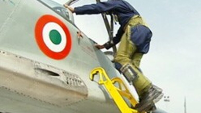Pilot killed in Indian Navy Sea Harrier crash