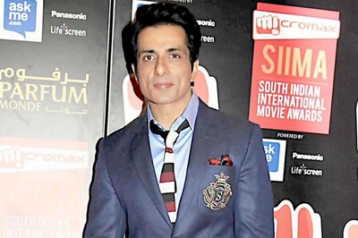 Unable to Reach Home Due to Lockdown, Migrants Flood Sonu Sood's Social Media Asking for Help