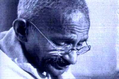 Gandhi Jayanti: poster contest at Cairo's Tahrir Square