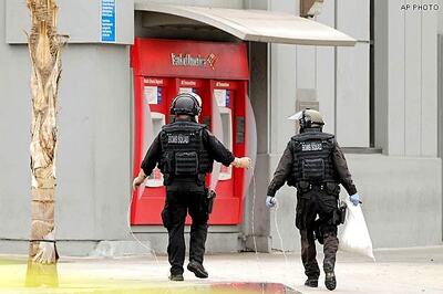 US: 2 masked gunmen threaten manager, rob bank