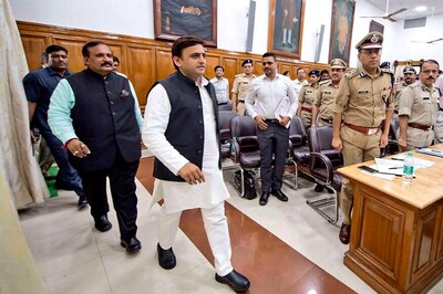 Akhilesh Yadav Releases SP Manifesto; Mulayam, Shivpal Give it a Miss