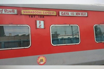 Major Tragedy Averted as 2 Coaches of Delhi-Bound Train With 1,300 Passengers Detach from Engine in UP