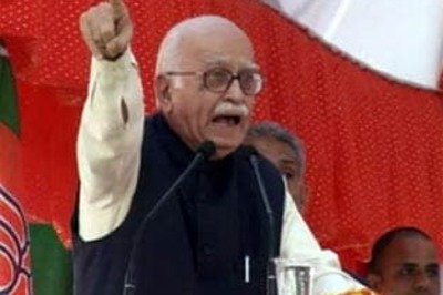 Advani's poll promises: new ID's, laptops at Rs 10,000