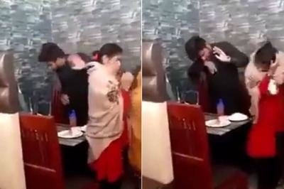 Valentine's Day Kalesh: Mom Catches Daughter With Boyfriend, Hits Her With Chappal