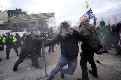 Death Toll in US Capitol Siege Rises to 5 as Cop Succumbs to Injuries After Clash With Pro-Trump Mob