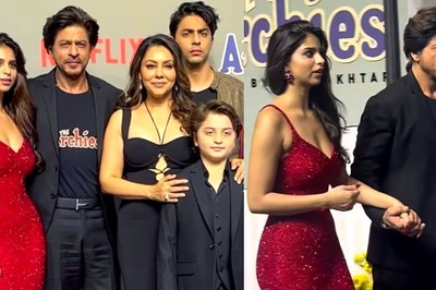 Shah Rukh Khan Wears The Archies T-Shirt To Suhana Khan’s Film Premiere; Aryan, Gauri Join Him | Video