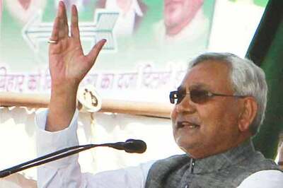 Give special status or people will decide in polls: Nitish
