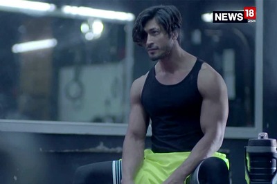 Vidyut Jammwal Shows Different Variations of Skipping