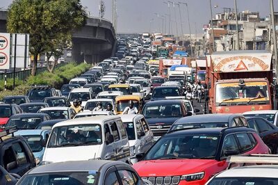 No End to Traffic Woes: Long Snarls Due to Repair Works at Chirag Delhi Flyover, NH-48 | Check Alternative Routes
