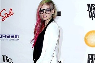 Avril Lavigne to design a unique gown on her wedding