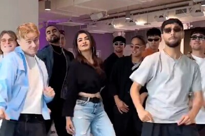 OG Raveena Tandon Grooves To 'Tip Tip Barsa Paani' With Quick Style
