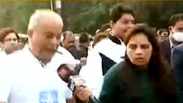 Spirited News18 Reporter Trips While Covering Marathon With C’garh CM Baghel, Gets up Quickly for Interview | WATCH