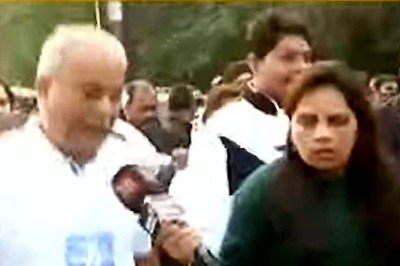 Spirited News18 Reporter Trips While Covering Marathon With C’garh CM Baghel, Gets up Quickly for Interview | WATCH