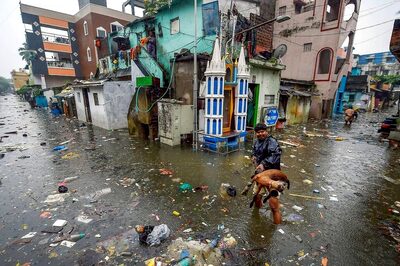 Tamil Nadu Rains: Red Alert Withdrawn, Flight Arrivals Resumed, Chennai Braces for Moderate Showers | 10 Points