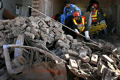 11 killed in bomb attack on Lahore police building