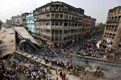 At Kolkata flyover collapse site, people throng to click selfies