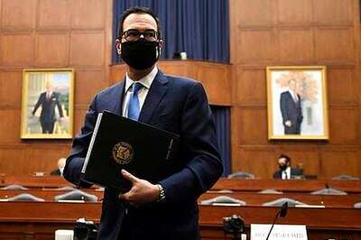 U.S. governors question cost of Trump COVID-19 aid plans, urge talks to continue