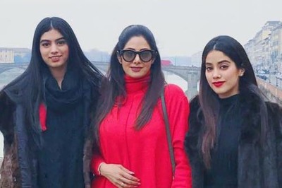 Janhvi Recalls Heartbreaking Moment When She Learnt Sridevi Died: 'I Barged into Khushi's Room'