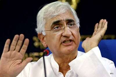 India, China not to push pace of boundary talks: Khurshid
