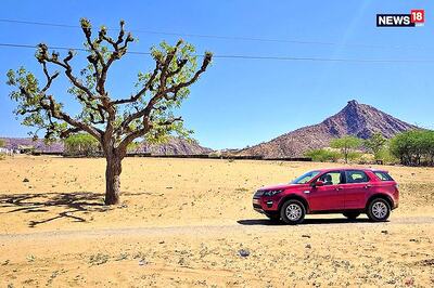 Video – Watch Land Rover Discovery Sport And Sled Dogs Race on Snow