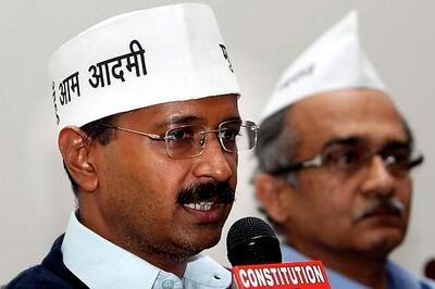 Cong moves EC against Kejriwal, demands action for waving tricolour at dharna