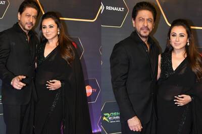 Shah Rukh Khan and Rani Mukerji Hug Each Other, Twin in Black on Red Carpet Of Awards Show; Watch