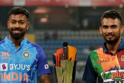 IND vs SL 1st T20I: Dasun Shanaka Elects to Bowl Against India; Arshdeep Singh Fails to Recover From Illness