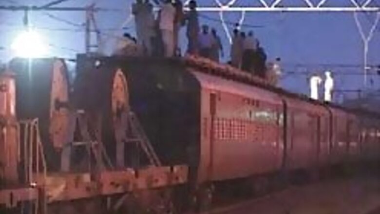 Hyd trains porters to detect explosives