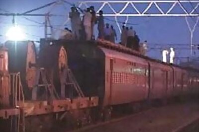 Hyd trains porters to detect explosives