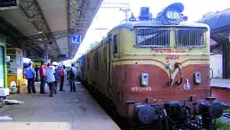 20-year-old married woman jumps in front of moving train