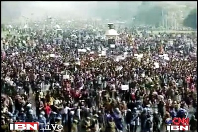 Gangrape: Protesters brave lathicharge to demand justice