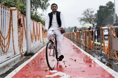 After Winning 'Cycle Race', Akhilesh to Set Off on Campaign Marathon
