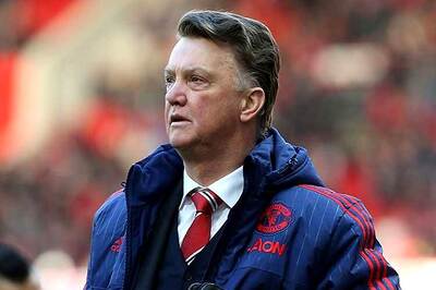 Van Gaal urges caution as Manchester United close in on top 4